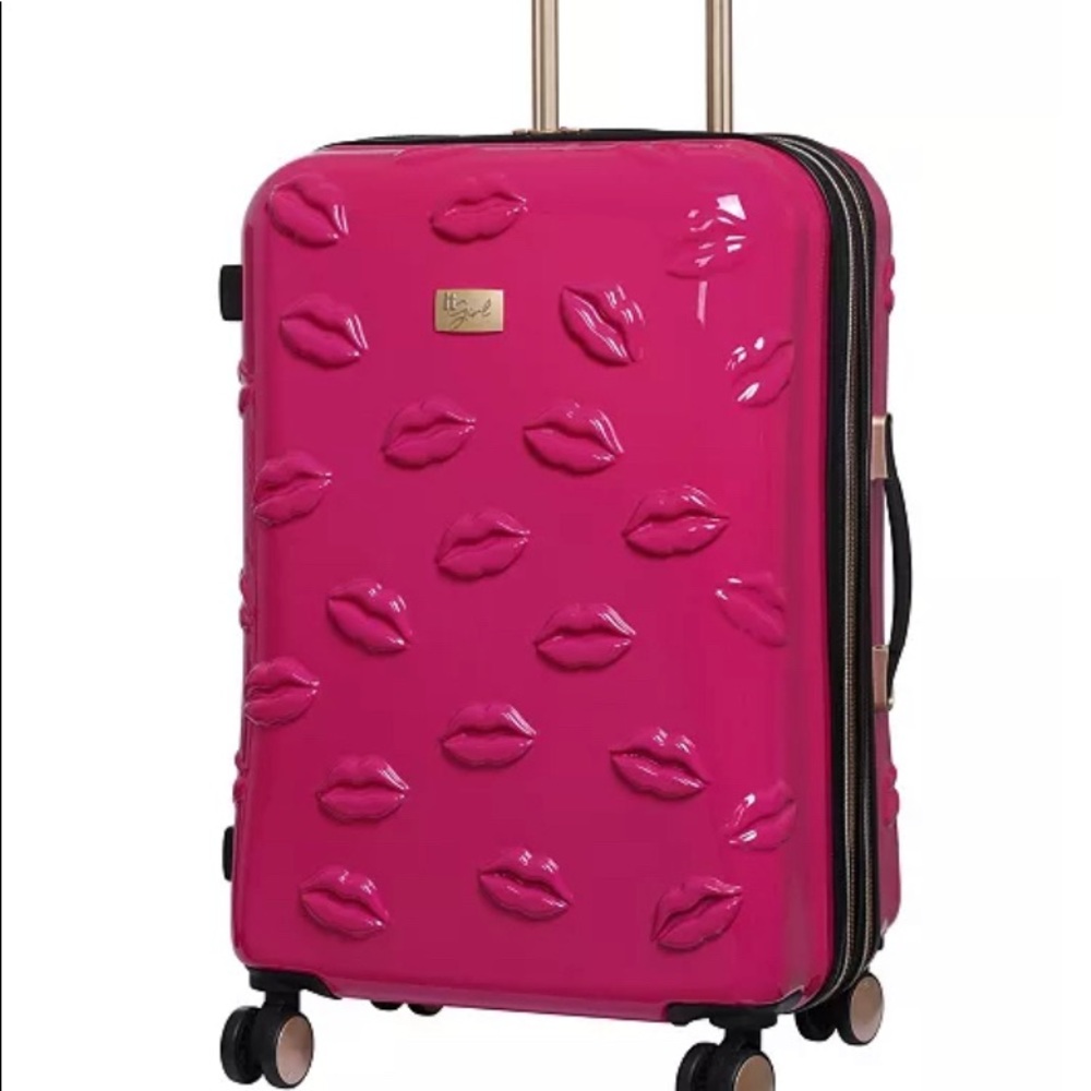 Super cute it luggage brand new smooch lips
